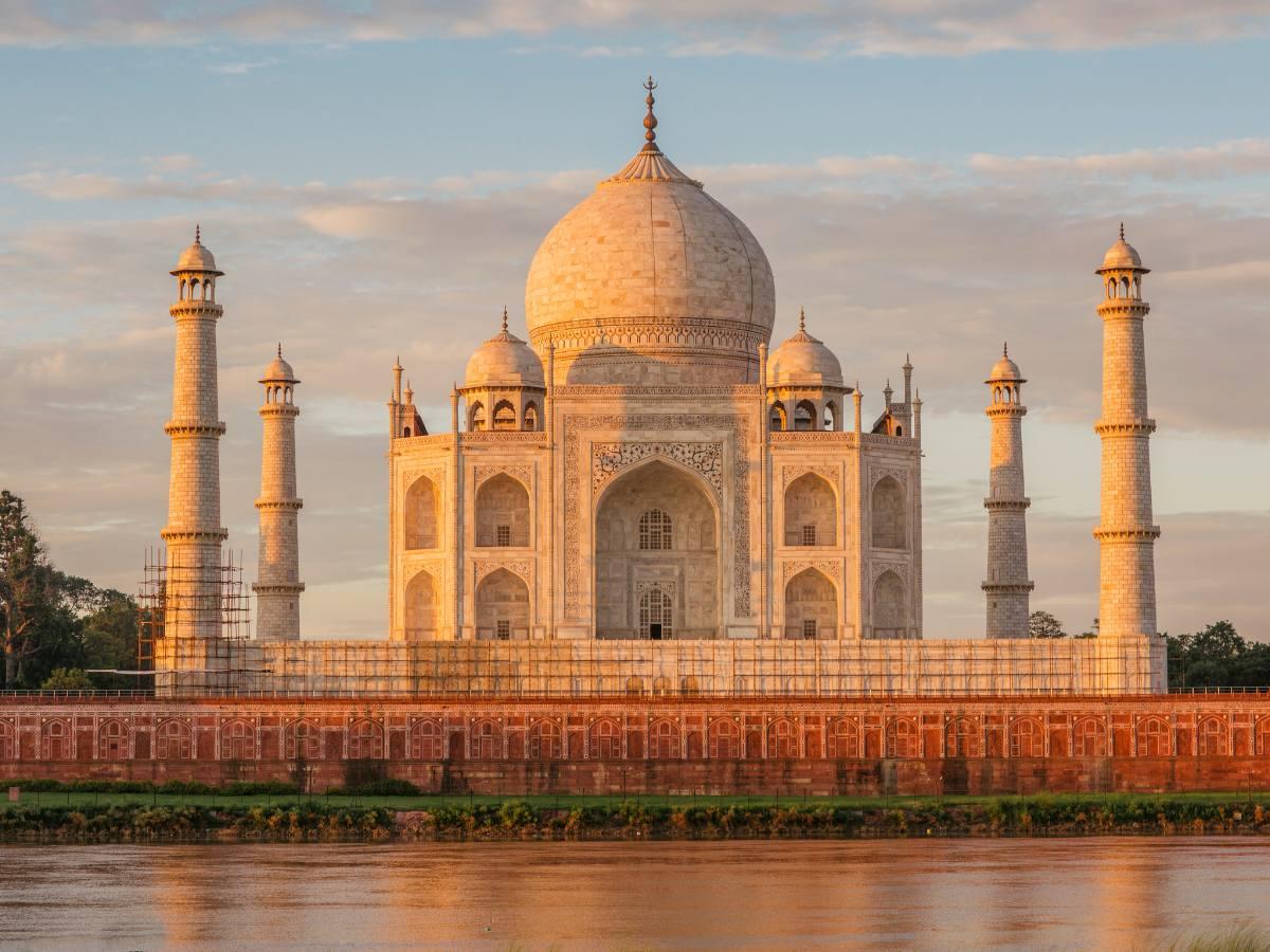 9 Must visit attractions in Agra