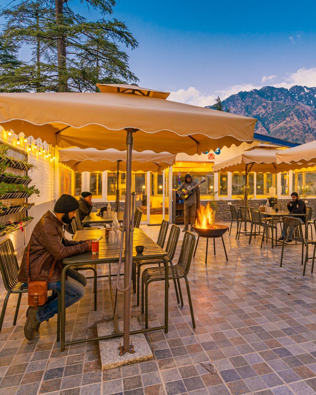 The Hosteller Mcleodganj, Mall Road