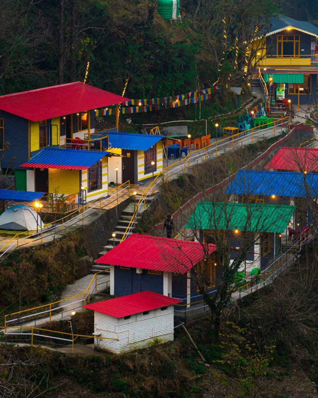 The Hosteller Mussoorie By The Streamside, Kempty